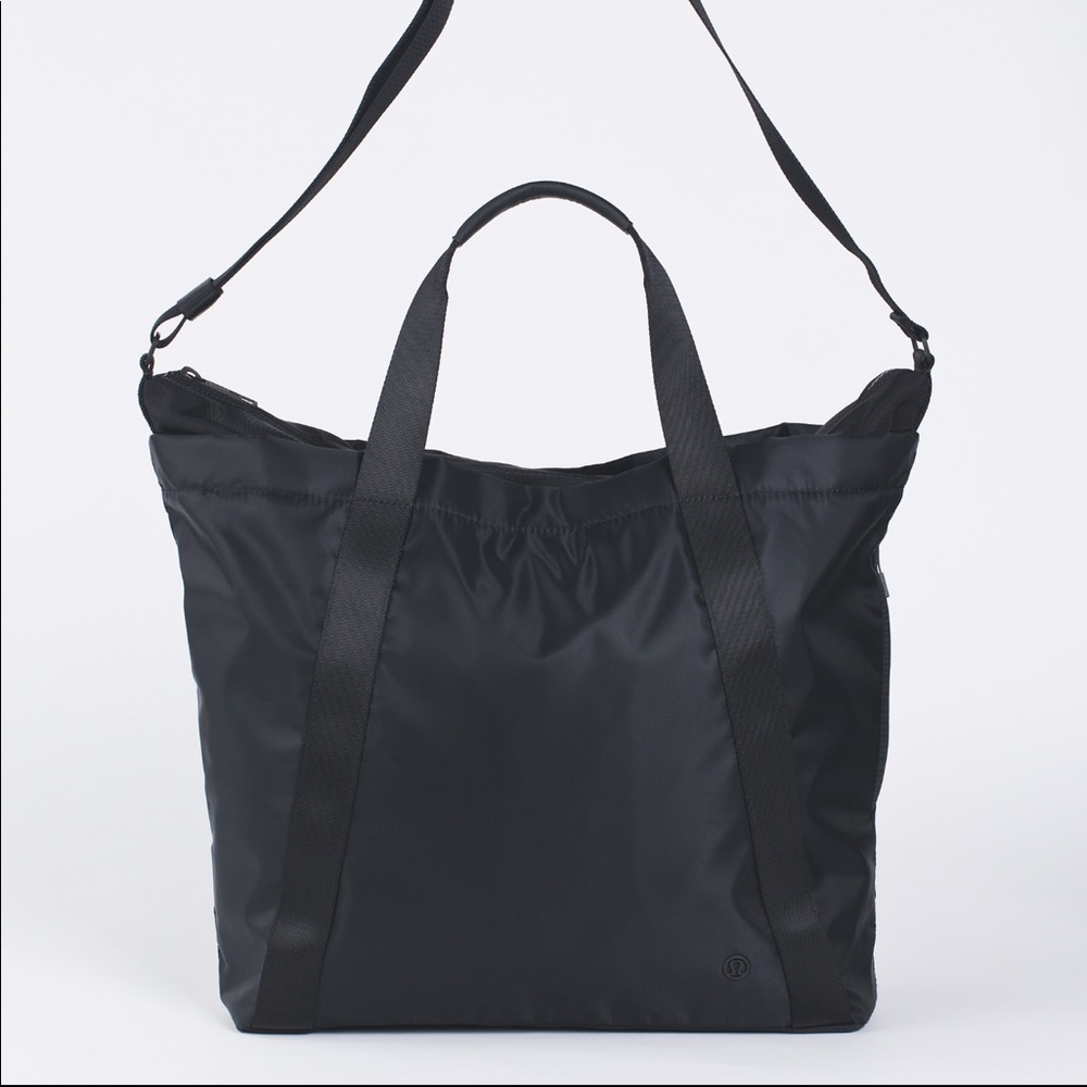 Lululemon “Carry the Day” + thermal hot tool cover